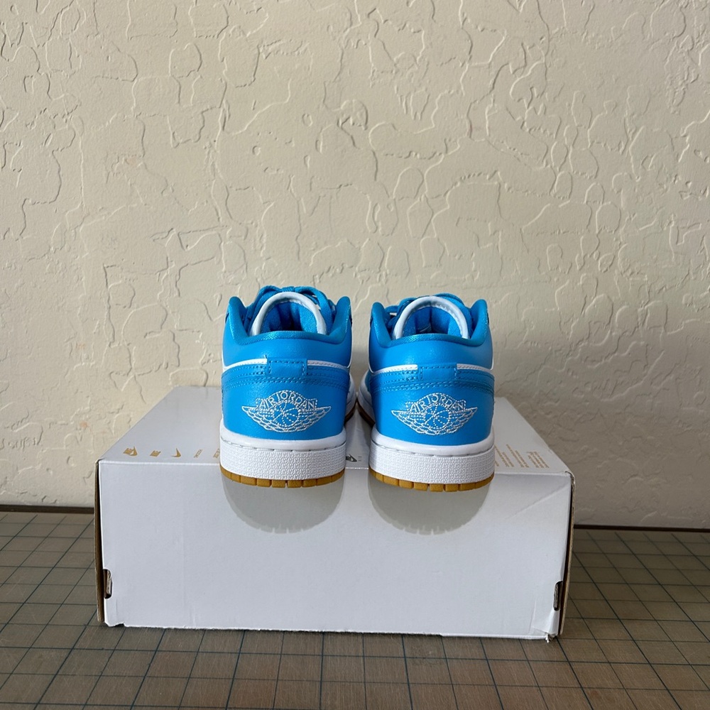 Jordan 1 Low ‘White Gum Light Brown Dark Powder Blue’ Womens - Picture 4 of 6